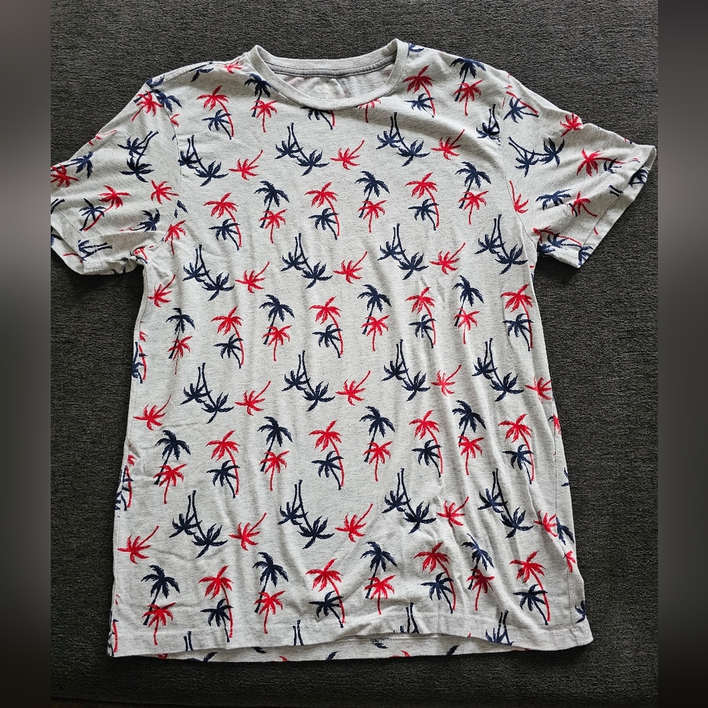Men's soft washed Old Navy tshirt